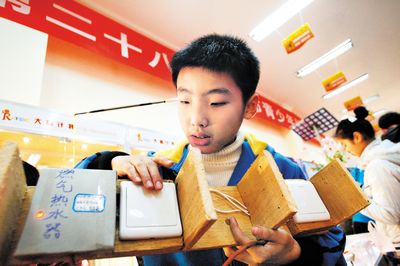 洗澡洗出小发明家 小学生环保小发明获科技创